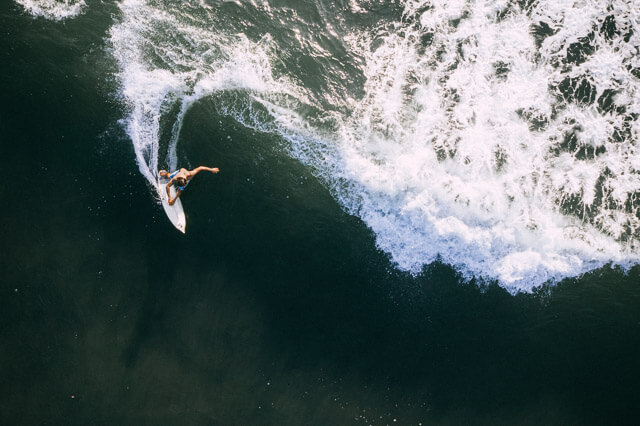 Drohnen Foto von einem Surfer in Bali