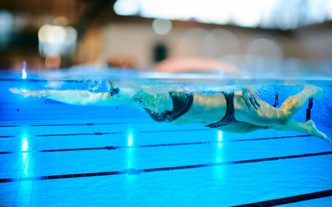 Unterwasser Foto einer Sportschwimmerin im Schwaketenbad Konstanz Fotogaf Bjørn Jansen